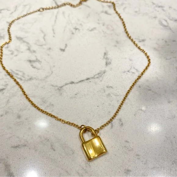 Lock layer Necklace | Gold Plated Stainless Steel - Picture 1 of 2